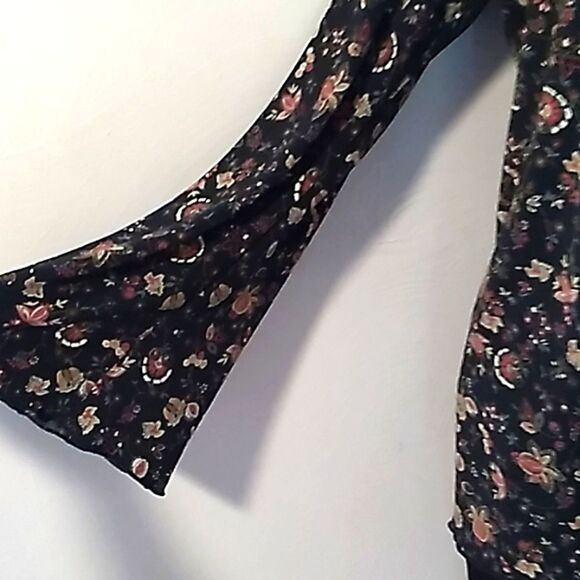 Maternity Soon To Be Floral Bell Sleeve Blouse. Sz XL Maternity - Picture 4 of 7